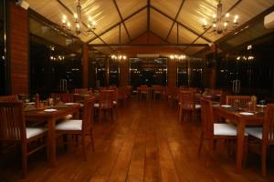 Restoran või mõni muu söögikoht majutusasutuses Sennya Resorts