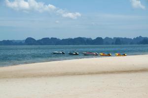 a group of boats sitting on the shore of a beach at Khách sạn Hải Quân - The Marine Hotel in Ha Long