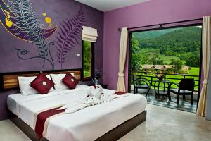 Tempat tidur dalam kamar di Pai Vieng Fah Resort