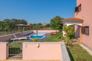 Bazén v ubytování Ferienhaus Joy nebo v jeho okolí