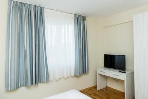 TV a/nebo společenská místnost v ubytování Hiora Apartments Vasiliko