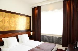 Postel nebo postele na pokoji v ubytování Amrâth Hotel DuCasque
