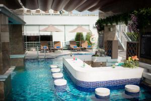 a swimming pool with a spa in the middle of a building at The Berkeley Hotel Pratunam in Bangkok