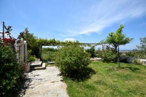 Vonkajšia záhrada v ubytovaní Corinthian Sun - Vacation Home