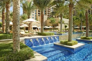 Gallery image of Seaview+Full access to beach club+High Floor⎮2-BR Palm Jumeirah in Dubai