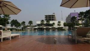A piscina localizada em Swift Inn Aeropolis Airport ou nos arredores