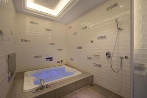 Koupelna v ubytování U-Her Hotel