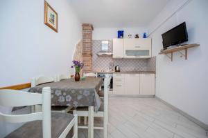 Kuchyň nebo kuchyňský kout v ubytování Apartman Marcela