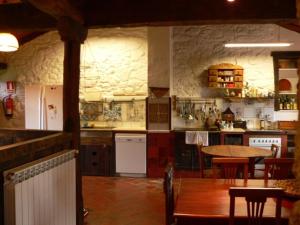 A kitchen or kitchenette at El Taller De La Seda