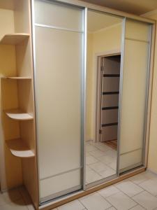 a sliding glass door in a room with a closet at 2 к квартира между двумя станциями метро Студенческая и Академика Павлова in Kharkiv