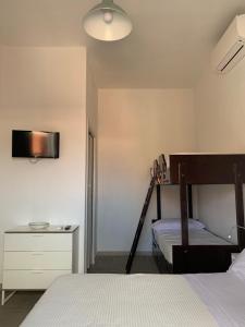 Poschodová posteľ alebo postele v izbe v ubytovaní L'Argonauta