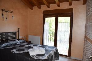 A bed or beds in a room at La Mira