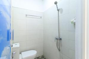 Koupelna v ubytování Donata House