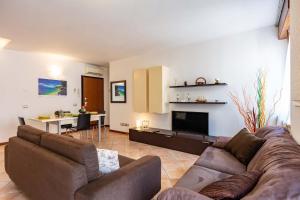 a living room with a couch and a fireplace at La Cà del Picia in Garda