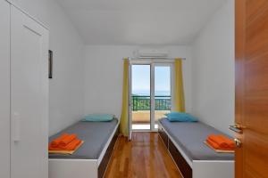Posteľ alebo postele v izbe v ubytovaní Villa Makar,heated pool,gym,grill,seaview