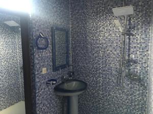 Salle de bains dans l'établissement mesxuri oda (BUXO)
