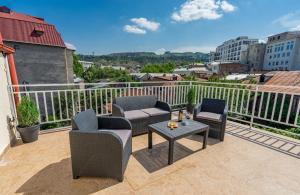 A balcony or terrace at Hotel Imperial House