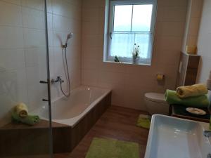 A bathroom at Haus Heimatblick