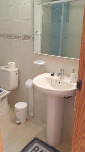 A bathroom at Primera linea del mar Még 10 kép