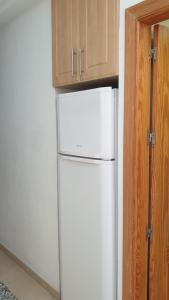 A kitchen or kitchenette at Primera linea del mar