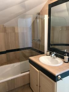 Kúpeľňa v ubytovaní Puerta del Mar, ático&SPA incluido en primer linea