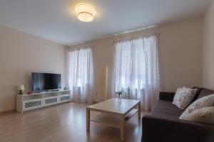 A television and/or entertainment centre at Río Duero 1