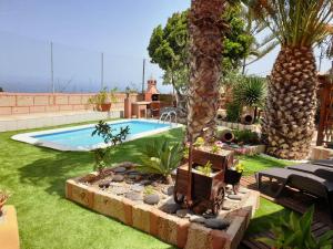 The swimming pool at or close to Almendro