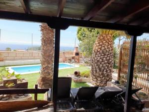 The swimming pool at or close to Almendro