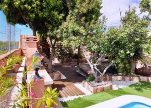 A garden outside Almendro