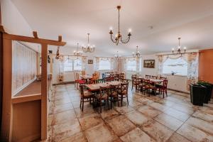 a dining room with wooden tables and chairs at Vila Paltinis in Păltiniş