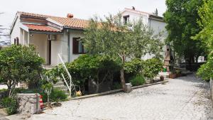 Ogród w obiekcie Apartments Valentinovo