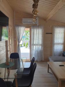 Χώρος καθιστικού στο Domki w Charzy pod Kotwica - Charzykowy