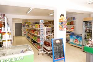 Siêu thị/các cửa hàng khác gần/tại khu cắm trại