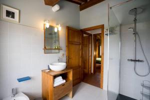 Kúpeľňa v ubytovaní Appartamento con magnifica vista e piscina