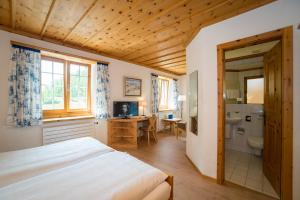 Postel nebo postele na pokoji v ubytování Hotel Sonne Fex Alpine Hideaway