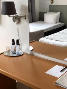 Postel nebo postele na pokoji v ubytování Viktoria Hotell & Konferens