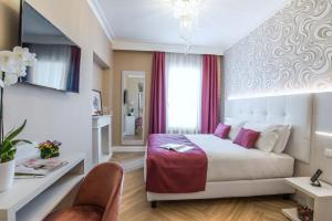 Posteľ alebo postele v izbe v ubytovaní The Boutique Hotel