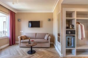 Televízia a/alebo spoločenská miestnosť v ubytovaní The Boutique Hotel