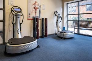 The fitness center and/or fitness facilities at Burleigh Court Hotel and Leisure 