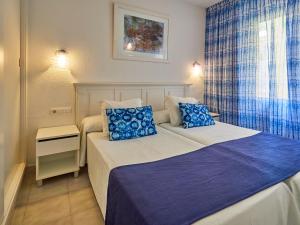 Postel nebo postele na pokoji v ubytování BQ Alcudia Sun Village