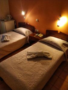 A bed or beds in a room at Alexandra Hotel