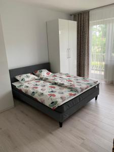 Postel nebo postele na pokoji v ubytování Katica Apartmanok