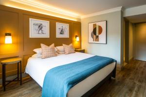 Postel nebo postele na pokoji v ubytování Bush Hotel Farnham
