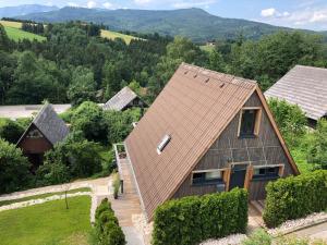 Ett flygfoto av Haus mit Bergblick