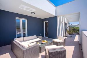 Posedenie v ubytovaní Villa Marijeta exclusive 5 star villa with 50sqm private pool, 6 bedrooms and playroom
