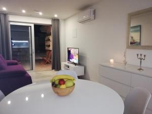 Televízia a/alebo spoločenská miestnosť v ubytovaní Villa Perla Dalmatica