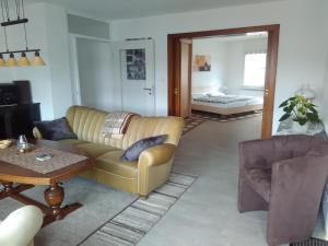 a living room with a couch and a table at Ferienwohnung Menzel in Gedern