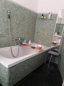 A bathroom at Il Riposo del Guerriero Guesthouse Még 37 kép