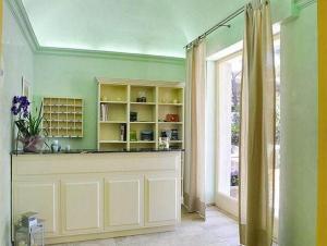 a living room with a counter and a window at Guerrini Hotel in Castiglioncello