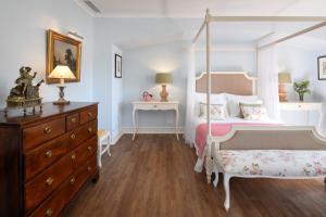 Кровать или кровати в номере Hotel Casa Palmela - Small Luxury Hotels of The World, Hotel & Villas